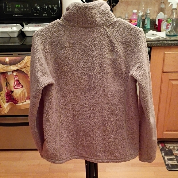 The North Face Light Gray Teddy Jacket - Picture 8 of 10